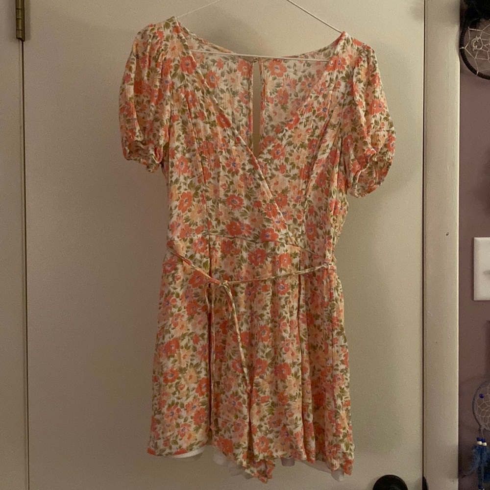 Pink floral patterned short romper - Size medium - American Eagle